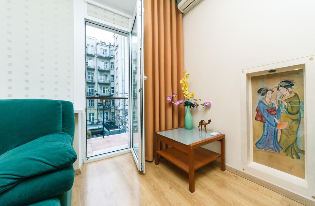 Apartments On Independence Square Kyiv Exterior photo