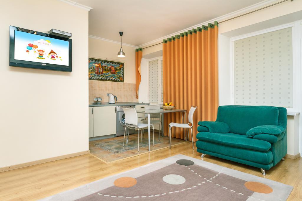 Apartments On Independence Square Kyiv Exterior photo